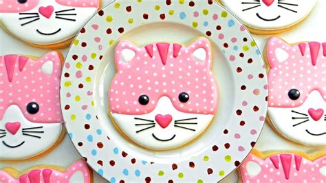 How To Decorate A Cat Face Cookie Cat Cookies Cookie Decorating