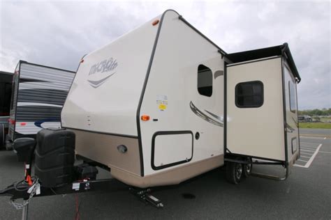 Beautiful and spacious interiors are what you will find throughout each flagstaff classic super lite travel trailer with each floor plan being open and inviting. Forest River Flagstaff Micro Lite 21ds rvs for sale in Florida