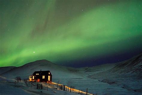 The Best Airbnbs For Spotting The Northern Lights Condé Nast Traveler