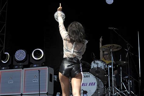 Charli Xcx Performance At 2015 Lollapalooza 02 Gotceleb