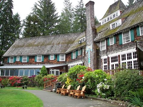 The cabin offers privacy and solitude, as well as access to nature and the community at large. Lake Quinault Lodge...Answering the Call of the Wild ...