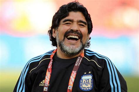 Los partidos políticos de chile, o mejor dicho el sistema de partidos, distingue claramente tres grupos en el país (izquierda, centro y derecha), pluralista y medianamente fragmentando antes de 1973. Homenaje a Maradona en partido de Argentina contra Chile ...