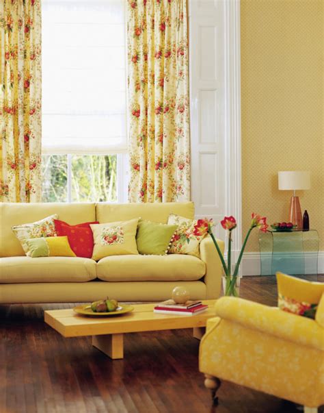 Making windows when creating a new interior requires special attention, and if the choice fell on burgundy curtains, then you should carefully consider all the colors in the design of the room. 53 Living Rooms with Curtains and Drapes (Eclectic Variety)