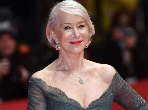 Online da poche ore ma sta già diventando virale sui social e sul web 'la vacinada', il nuovo video di checco zalone. Helen Mirren, la regina del cinema: farei un film con ...