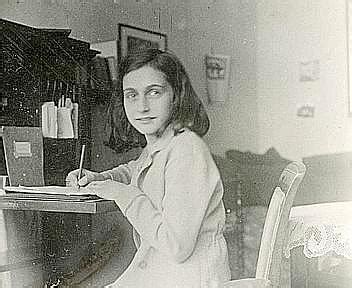 Ani je u ratu dnevnik predstavljao najboljeg prijatelja, neko kome se može povjeriti u tako teškim trenucima. La biografia di Anna Frank - Cultura - Il Sole 24 ORE