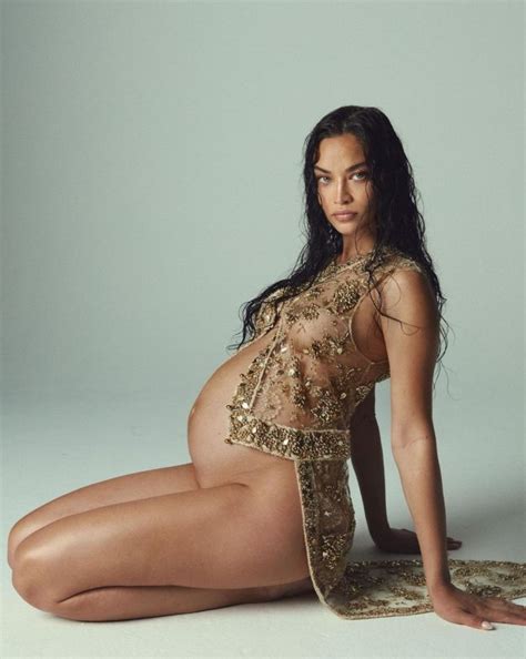 Shanina Shaik Flaunts Her Nude Body While Pregnant 5 Photos The