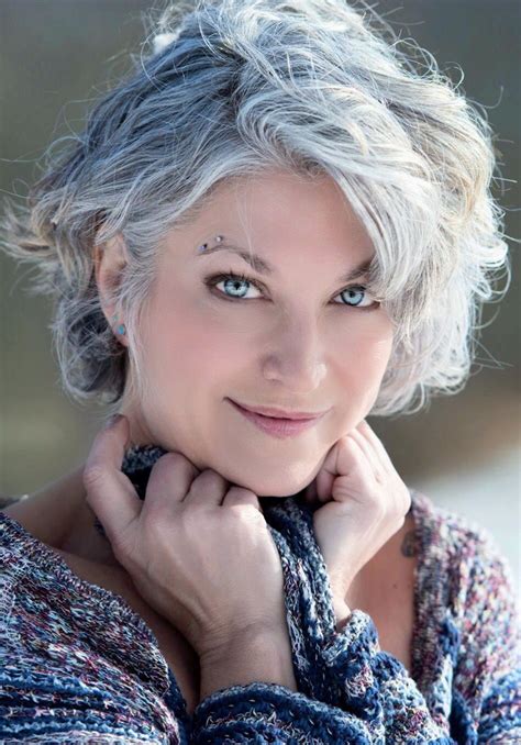 Short layered bob for gray hair. Stunning Beauty #thinninghair | Grey hair inspiration ...