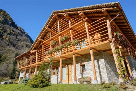 Several months later, it also took. Walser houses for tourist complexes in Valsesia - Illen