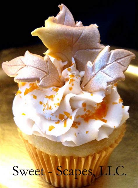 You can get fancy with recreate your entire thanksgiving dinner on your cupcakes. Easy Adorable Thanksgiving Cupcake Decorating Ideas - family holiday.net/guide to family ...