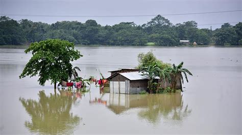 Assam Floods 33 Dead 15 Lakh People Affected As Flood Hits 21 Districts Ibtimes India