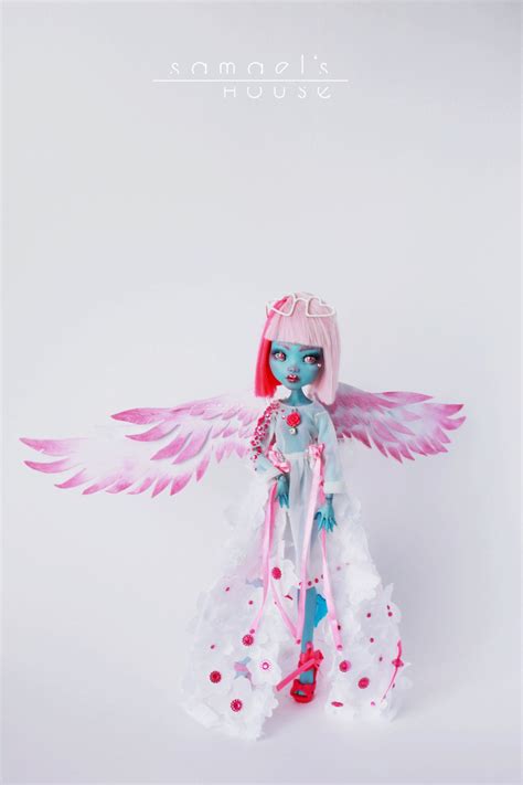 What a cute valentine's day theme monster high doll ...