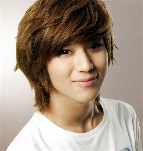 Fringe haircuts are back in style and this short haircut for boys is the perfect example. Latest Korean Hairstyles for Men 2013