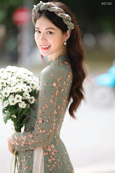 Các chị em mau chọn cho mình bộ vải áo dài đẹp cho ngày tết sắp đến nhé. Gợi ý những mẫu áo dài đẹp cho dịp Tết Nguyên đán 2021 ...