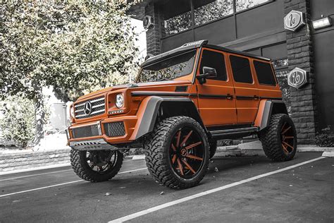 Last winter, she gave her app subscribers a tour. Kylie Jenner Mercedes Jeep Orange - Kylie Jenner Instagram