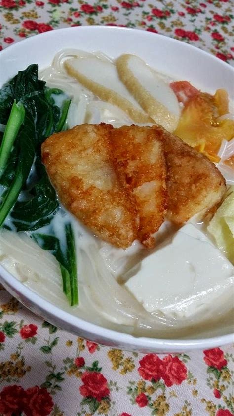 From nakedchef 13 years ago. Fry Fish Slice Thick Bee Hoon by Zann Teo