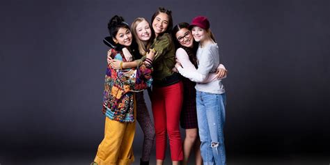 I owned over a hundred of the books (including super specials and mysteries). Netflix's Baby-Sitters Club Reboot First Look Reveals New ...