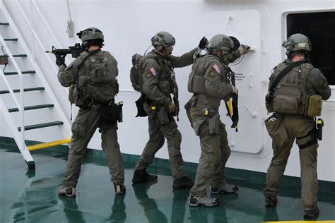Edgar hoover building, washington, d.c. Photo : Portland FBI SWAT team
