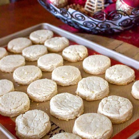 Polvorones De Limon Traditional Spanish Christmas Cookies