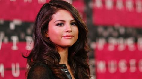 Selena Gomez Opens Up About Lupus Diagnosis Chemotherapy Abc News
