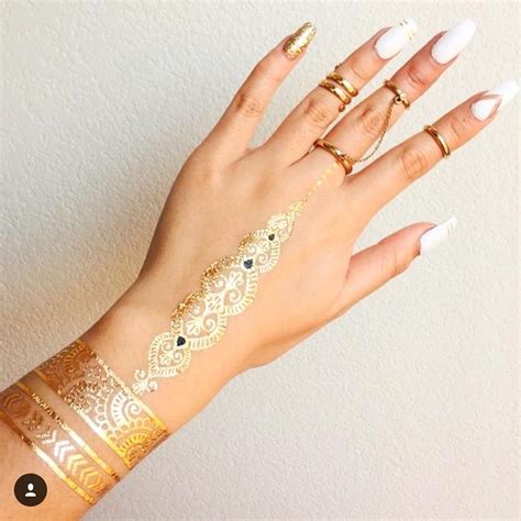 You can compare gold tattoos stickers to indian henna. 40 Fashionable Gold Henna Tattoos for Temporary Style ...