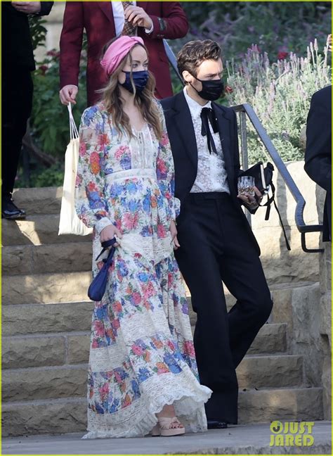 Photo Harry Styles Olivia Wilde Hold Hands Managers Wedding 10 Photo 4514751 Just Jared