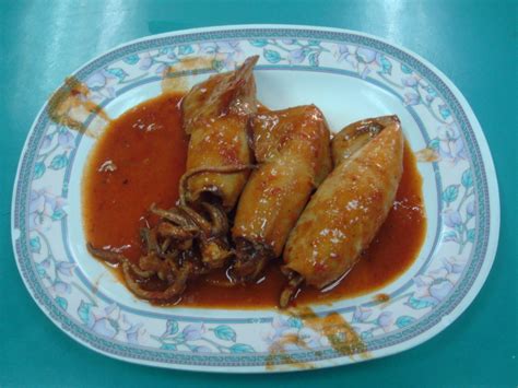 Nasi kandar is a iconic food synonymous with penang island, malaysia. Hussain Nasi Kandar