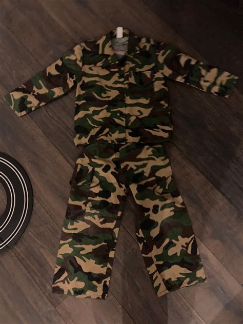 Kinder Camouflage Anzug in 6165 Gemeinde Telfes im Stubai für 9 00