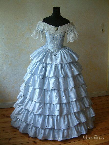 Alibaba.com bietet 6 reifrock mit schleppe produkte an. Ballkleid Gruenderzeit | Barock kleider, Ballkleid und Kleider