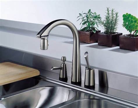 Who makes the best kitchen faucets with sprayer at lowe s. How to Find the Best Kitchen Faucets