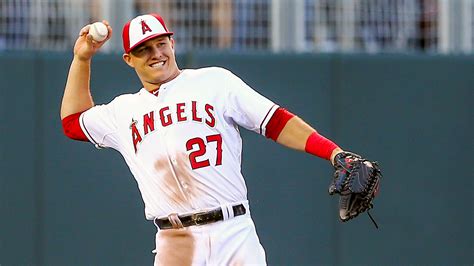 Watch Mike Trout Shows Hes Still Awesome With Diving Catch Sporting News