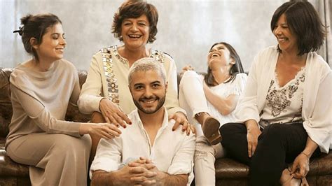 He/him global shaper @worldeconomicforum imendesdasilva @notable.pt . Rui Maria Pêgo posa com a mãe e com as irmãs: eis o nome ...