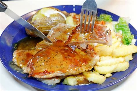 10 Must-Try WESTERN FOOD Stalls In Singapore – From Wow Wow West, Tom’s