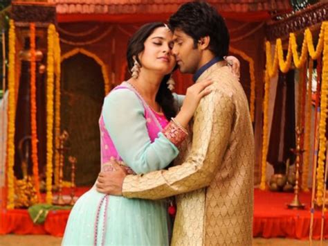Inji iduppazhagi tamil movie kannaalam song features anushka shetty and arya. Inji Iduppazhagi Review | Inji Iduppazhagi Movie Review ...