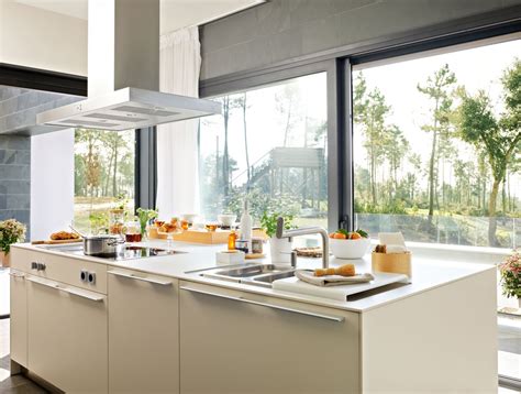Islas de cocina fabricadas por grupo coeco. Una cocina con isla, luminosa y familiar