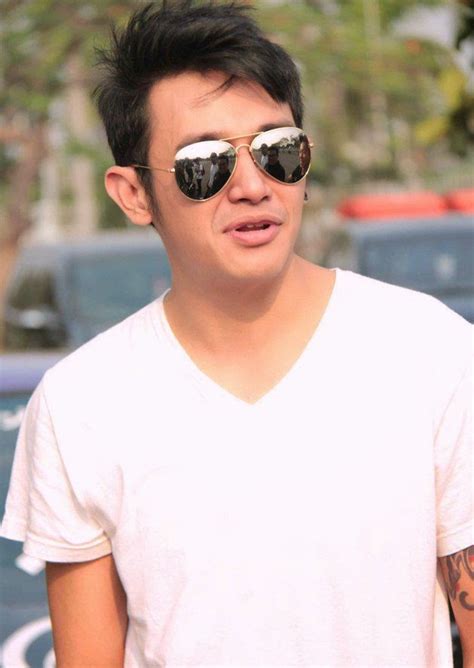 Cinta bisa bersemi dari mana saja, tak terkecuali saat berada di penerbangan. 6 Aktor Tampan Indonesia 2013 | world style