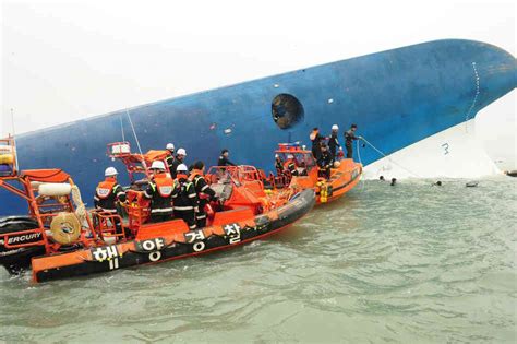 Hundreds Missing After Ferry Sinks Off South Koreas Coast