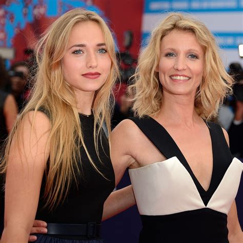 May 27, 2021 · alexandra lamy a partagé la bonne nouvelle ce jeudi 27 mai sur instagram : Alexandra Lamy : sa fille Chloé Jouannet copie sa coiffure ...