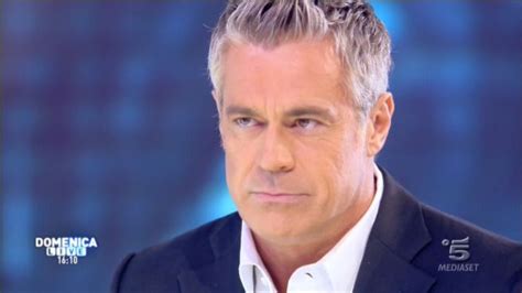 21 de maio de 2019eduardo costa chuta celular de fã! Edoardo Costa a Domenica Live: pentito ma non ha mai ...
