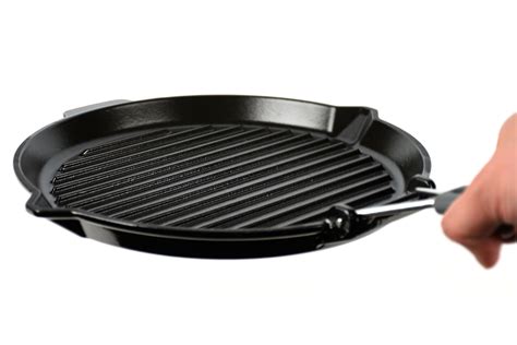 Now, direct from the source, we have some instructions from lodge manufacturing on how to clean one of their cast iron grill pans. Staub Round Cast Iron Grill Pan with Folding Handle, 10 ...