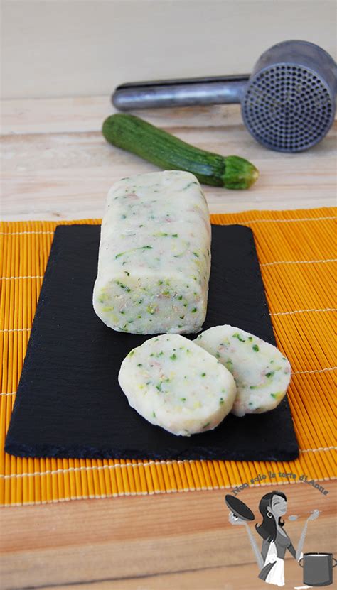 Lasciate riposare il rotolo in frigo per 8 ore. Rotolo di patate zucchine e tonno | Polpettone di patate ...