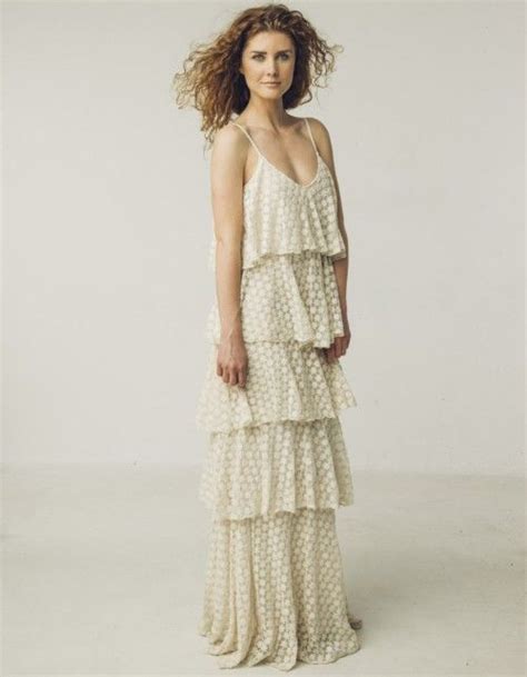 They sighed up for a messing contest, where each girl. Sukienka Laila (mit Bildern) | Elfenbein hochzeitskleid ...