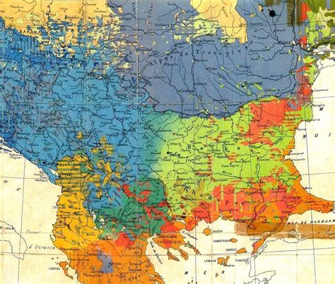 La macedonia del nord, terra d'incontro e fusione tra la cultura e l'arte greca, serba, bulgara ed albanese, ha un'architettura molto variegata che spazia da monasteri cristiani a bazar turchi, chiese ortodosse e centri commerciali supermoderni. L'Albania, la Macedonia del Nord e la ripresa del processo ...