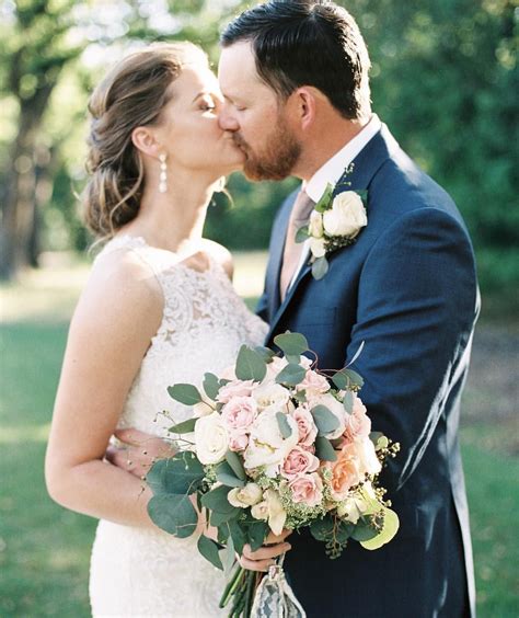0 members and 1 guest are viewing this topic. Beautiful soft wedding bouquet (With images) | Wedding ...