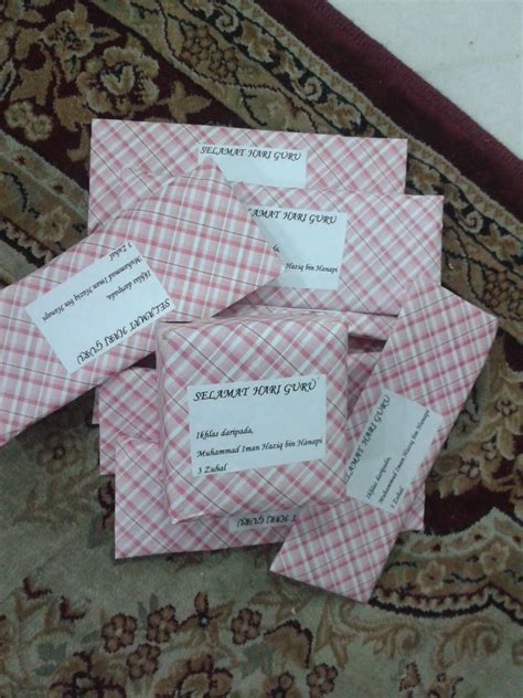 Fridge magnet sesuai dijadikan sebagai hadiah atau kad ucapan hari guru. Dieyana: Hadiah Hari Guru 2015 ;-))