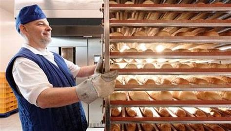 However, unlike some other apps, honey doesn't sell any of your data to third parties and only makes money from the commission they receive from online retailers. How Does a Bakery Make Money? | Bizfluent