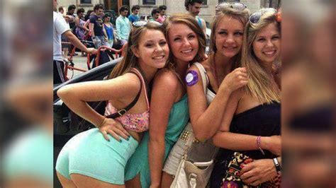 Can You Spot What S Wrong In This Viral Photo Selfie Gone Wrong
