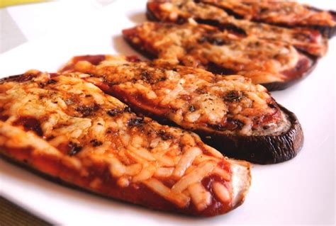 Es interesante saber cómo cocinar berenjenas sin grasas, pues como sabemos, es uno de los vegetales que por su estructura, tiene el poder de absorber el aceite o la grasa en la que se cocine. Berenjenas a la Pizza | Como cocinar berenjenas, Recetas ...