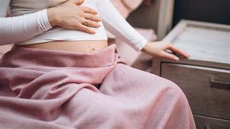 Rasa mual dan muntah pada masa awal kehamilan merupakan hal yang biasa dihadapi. Hilangkan Mual Saat Hamil Dengan Tips Berikut Ini - NSWzone