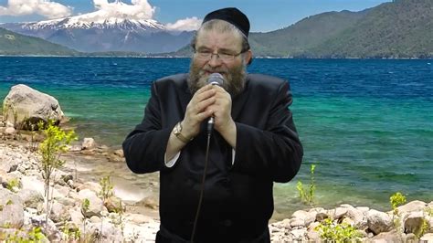 והרב ראובן אלבז שגם נשא חלק במשדר המיוחד. הקול הבא - עונה 1 פרק 13 | הרדיו של מנחם טוקר | קליפים