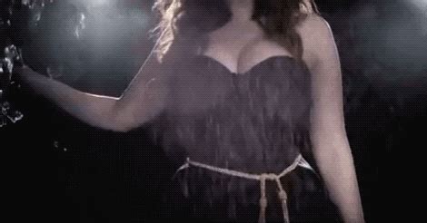 The best gifs are on giphy. Christina Hendricks GIFs (18 GIFs)